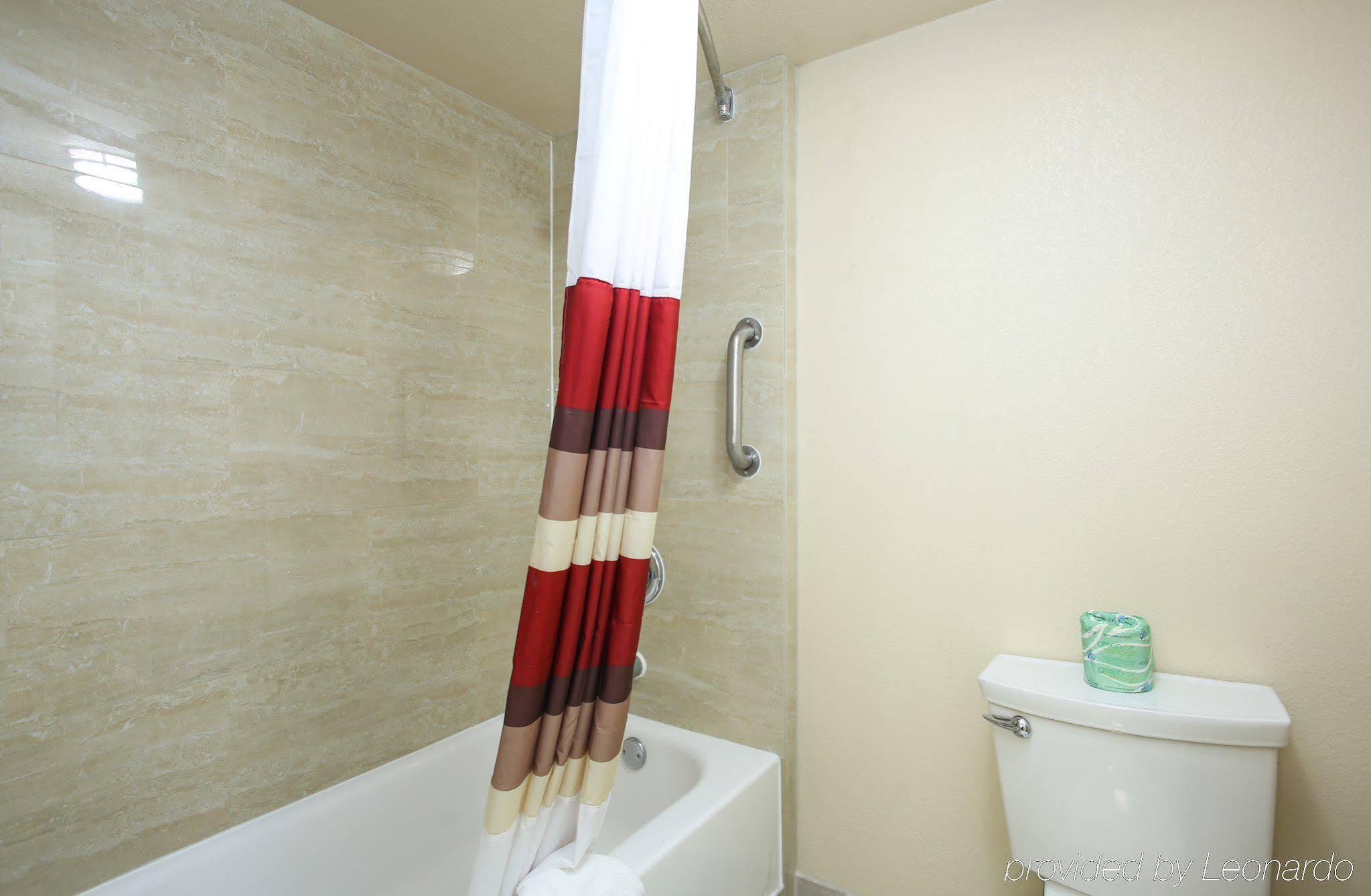 Red Roof Inn North Dallas - Park Central מראה חיצוני תמונה
