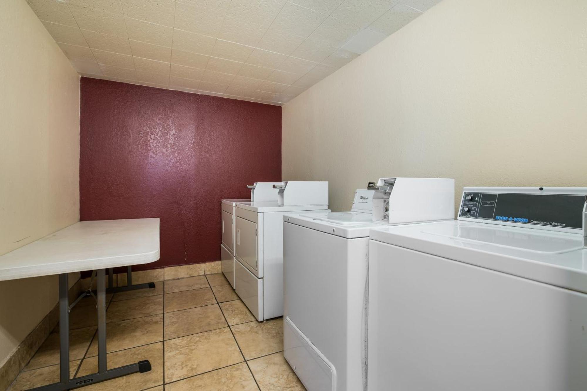 Red Roof Inn North Dallas - Park Central מראה חיצוני תמונה