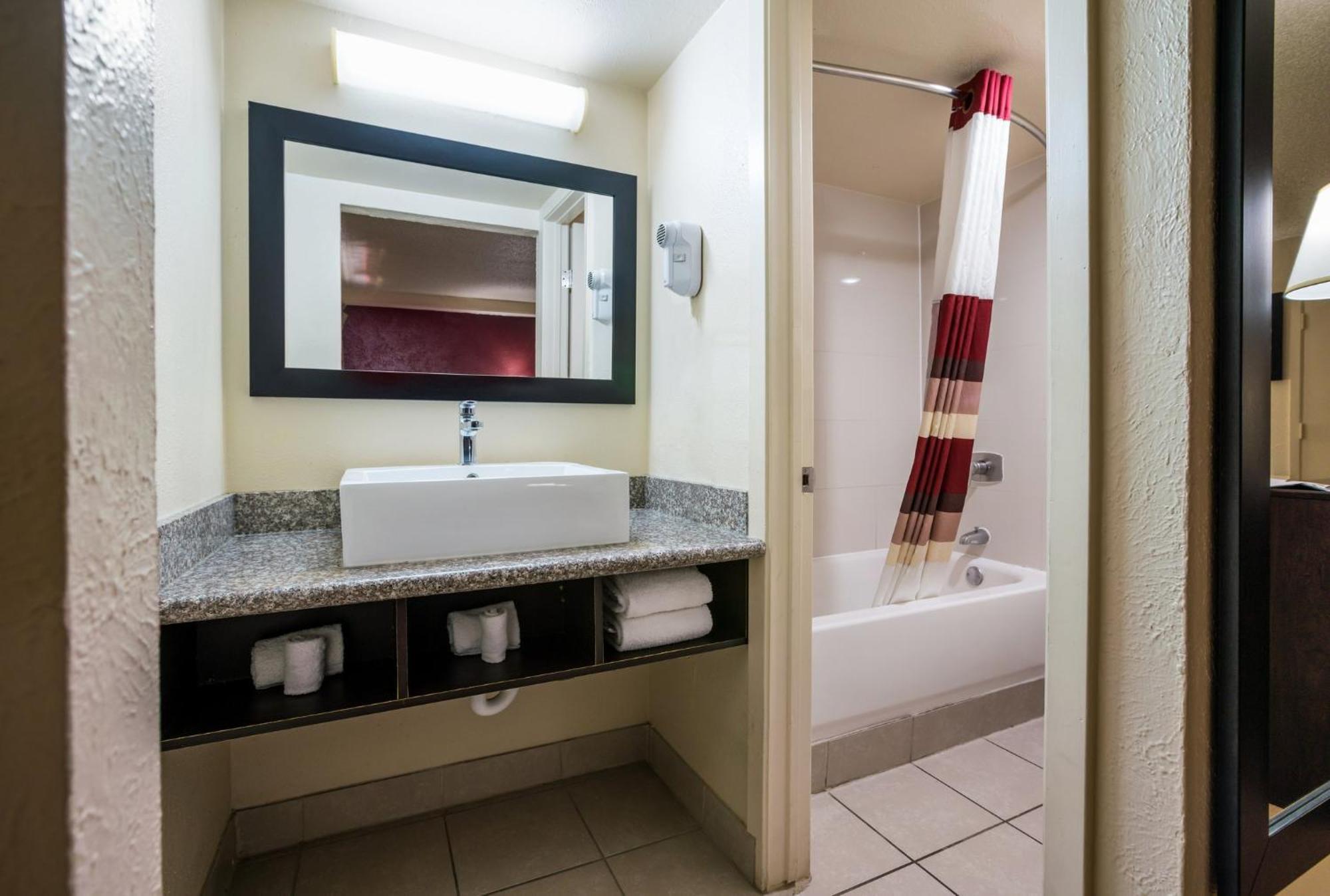 Red Roof Inn North Dallas - Park Central מראה חיצוני תמונה