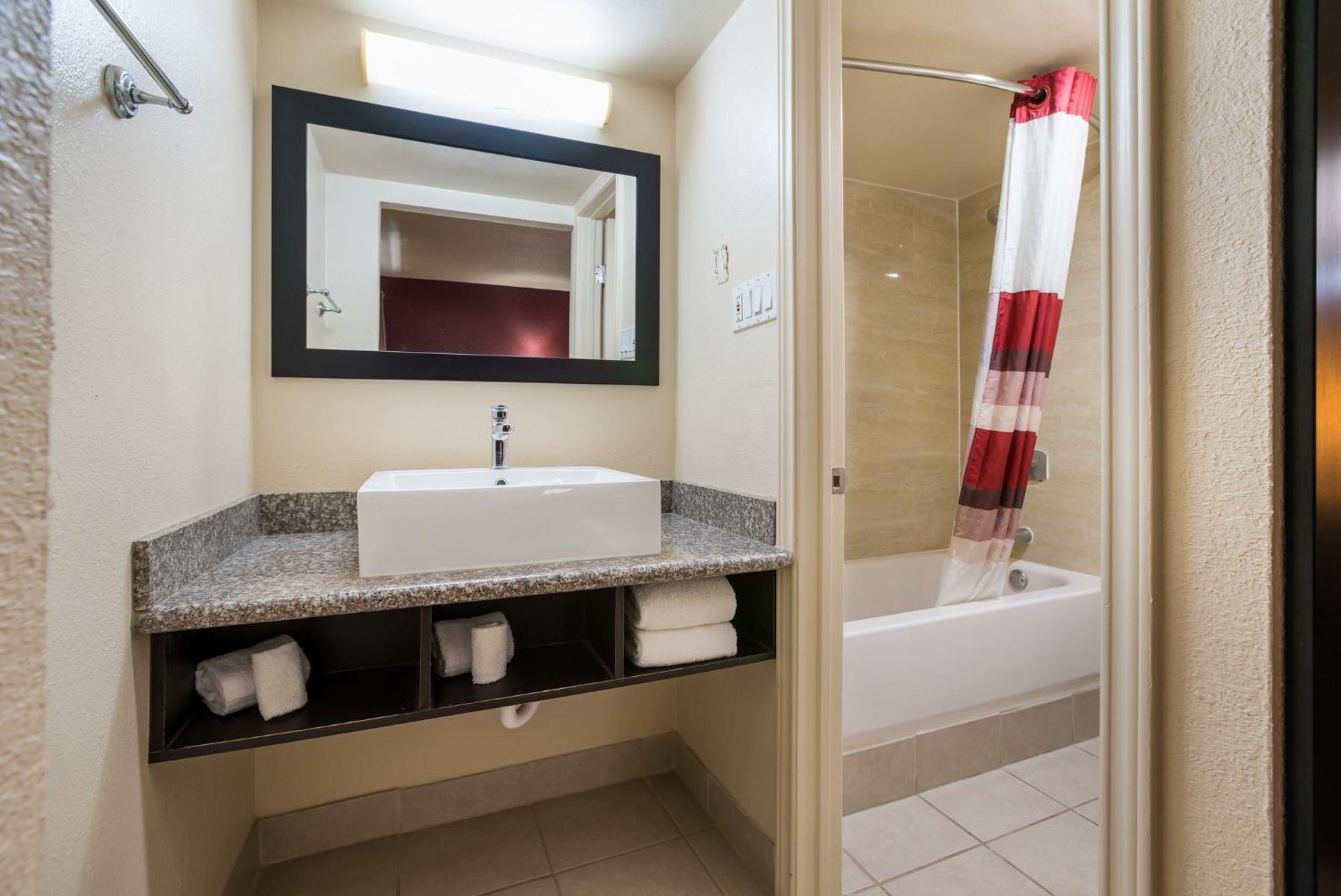 Red Roof Inn North Dallas - Park Central מראה חיצוני תמונה