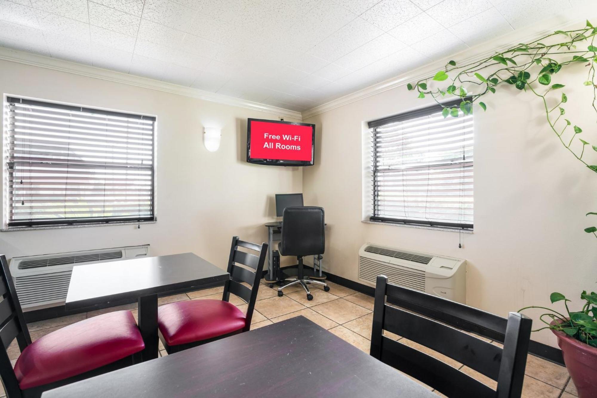 Red Roof Inn North Dallas - Park Central מראה חיצוני תמונה
