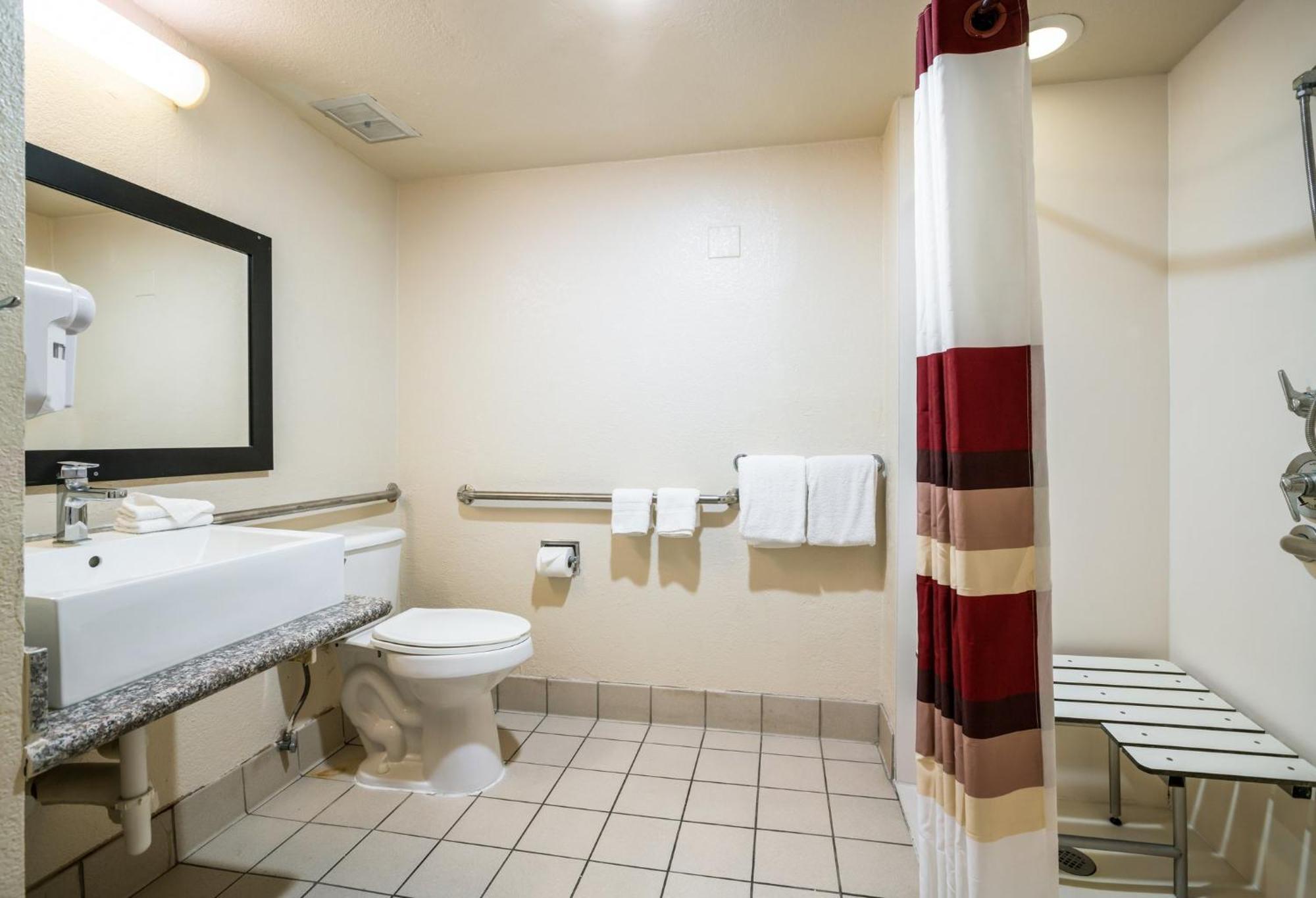Red Roof Inn North Dallas - Park Central מראה חיצוני תמונה