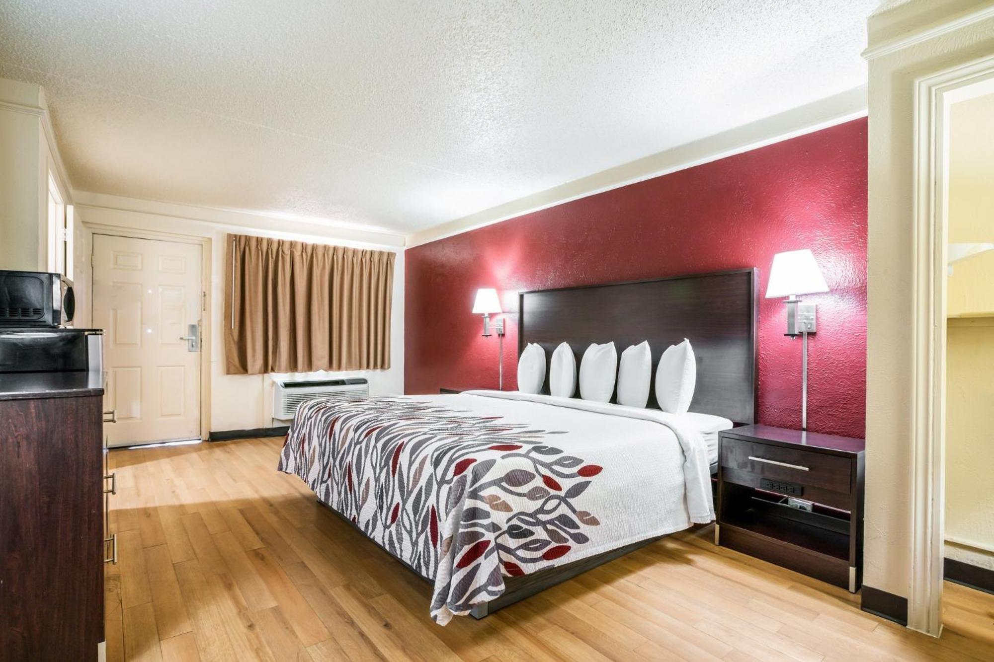 Red Roof Inn North Dallas - Park Central מראה חיצוני תמונה