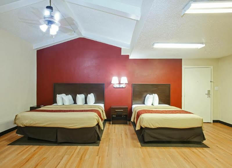 Red Roof Inn North Dallas - Park Central מראה חיצוני תמונה
