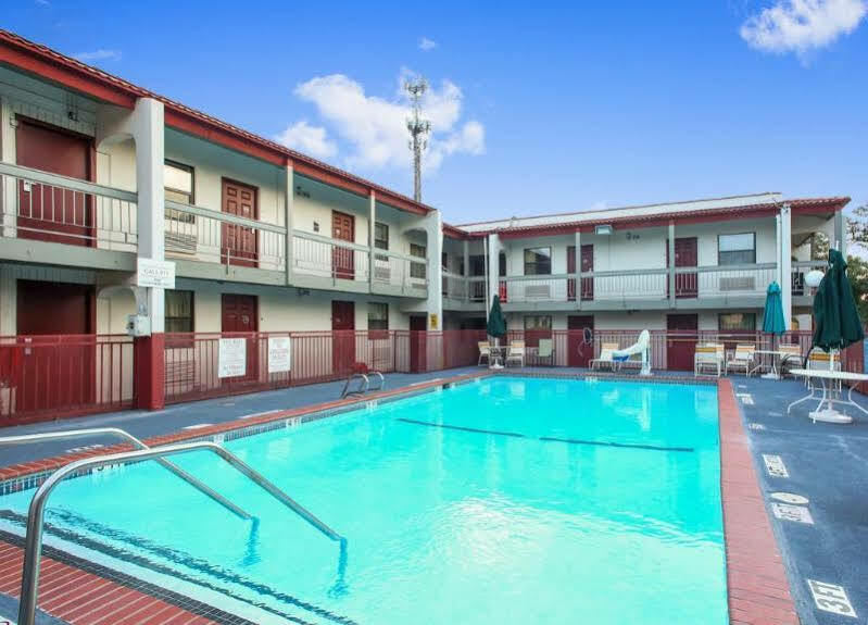 Red Roof Inn North Dallas - Park Central מראה חיצוני תמונה