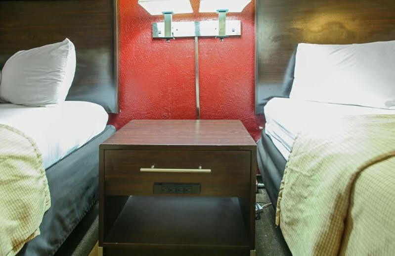Red Roof Inn North Dallas - Park Central מראה חיצוני תמונה