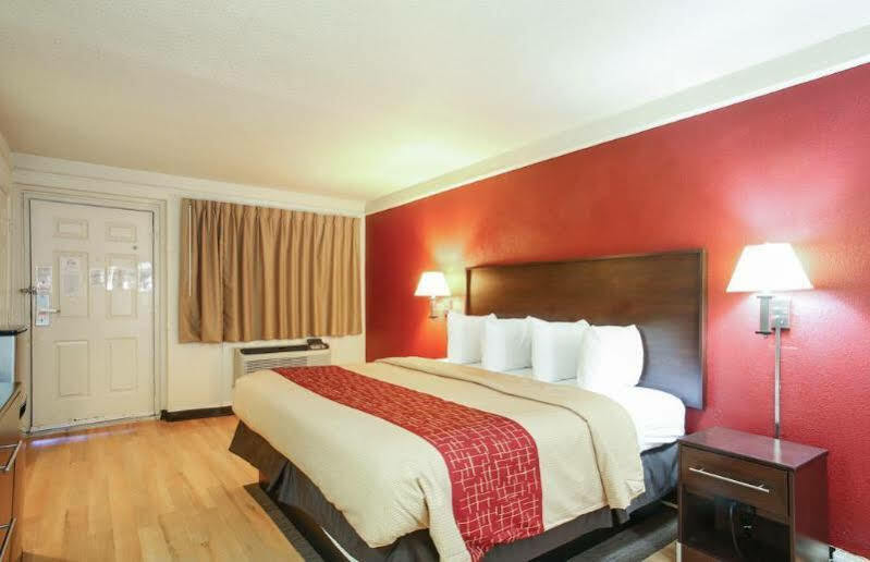 Red Roof Inn North Dallas - Park Central מראה חיצוני תמונה